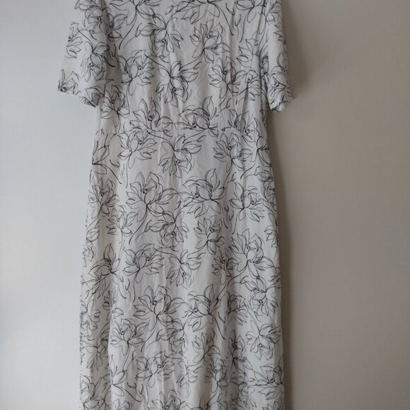 Amish Mennonite Cape Dress 39"B 34"W White Black Floral Linen-Like - Picture 2 of 11